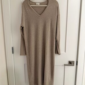 Aritzia Wilfred Free Midi Dress